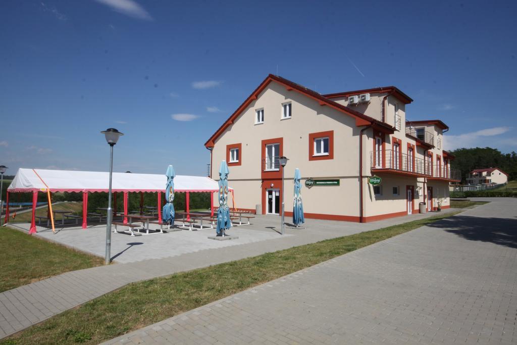 Mobilheimy U Prehrady Hotel Horni Dunajovice Luaran gambar