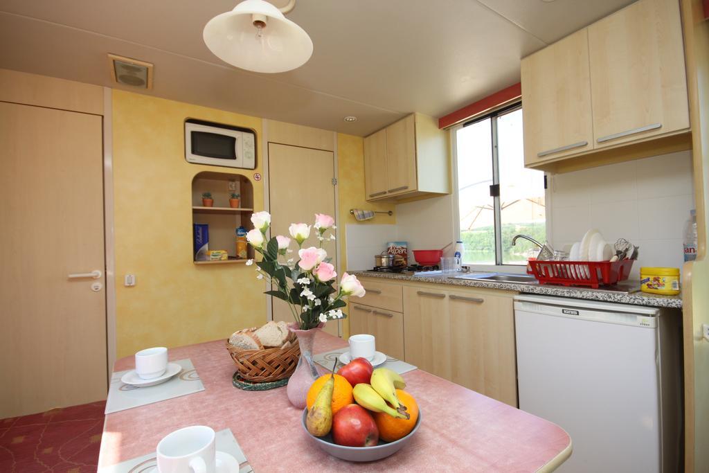 Mobilheimy U Prehrady Hotel Horni Dunajovice Luaran gambar