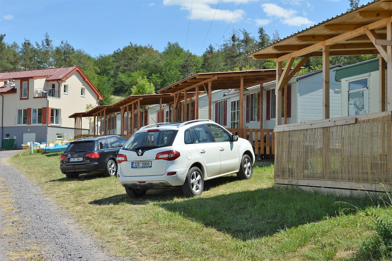 Mobilheimy U Prehrady Hotel Horni Dunajovice Luaran gambar